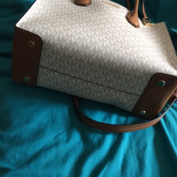 Michael kors purse - Picture 2 of 5